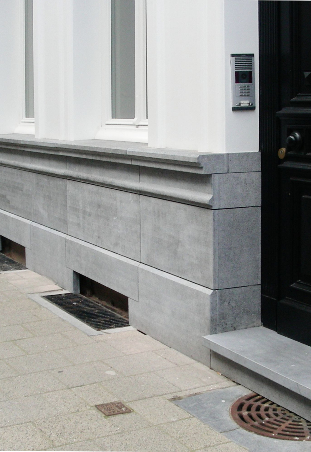 blauwe hardsteen gevelbekleding natuursteen gevel
