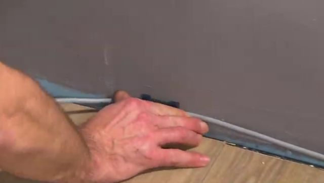 Plinthes clips