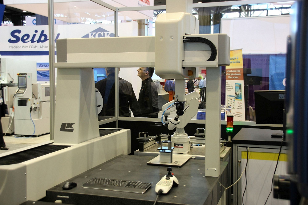 Bij de brugtypecoördinatenmeetmachines leveren de machines die in het midden van  de specs van een productlijn zitten, zoals deze Altera, doorgaans de beste performance