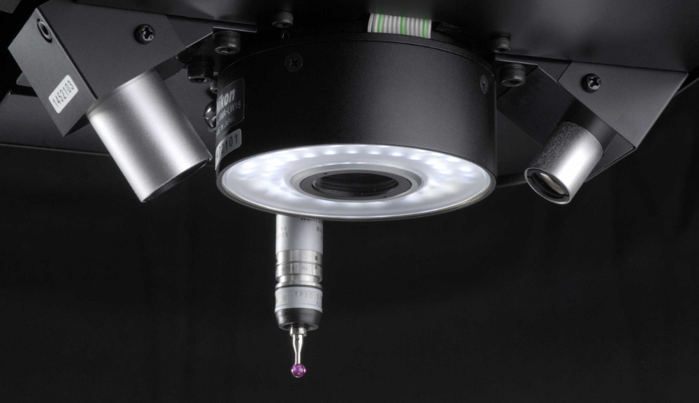 Een voorbeeld van  taster en optisch meetelement  in een machine van Nikon