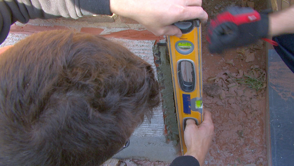 hoekprofielen waterpas gevelplint cementeren