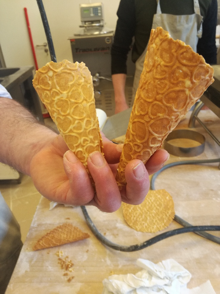 Wafelijzer HVD hoorntjes gaufrette Saperlipopette