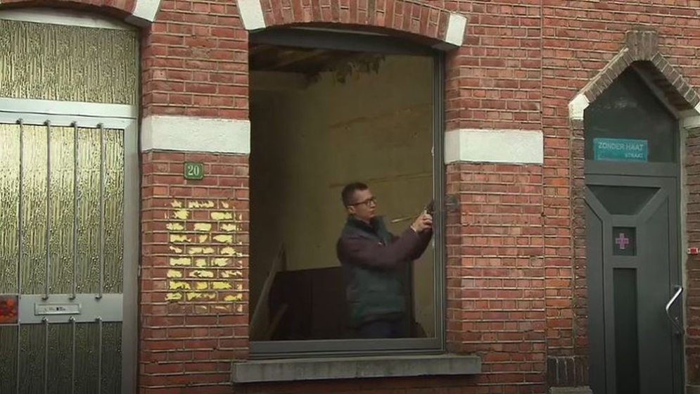 waterpas raam met rolluik