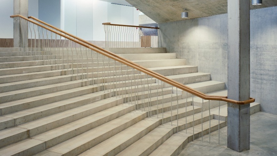 betonnen traphal