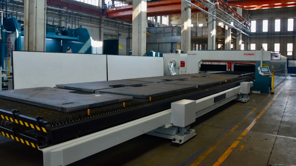 Deze fiberlasermachine van 12 bij 3&nbsp;m stond bij ons bezoek klaar voor transport naar het VK