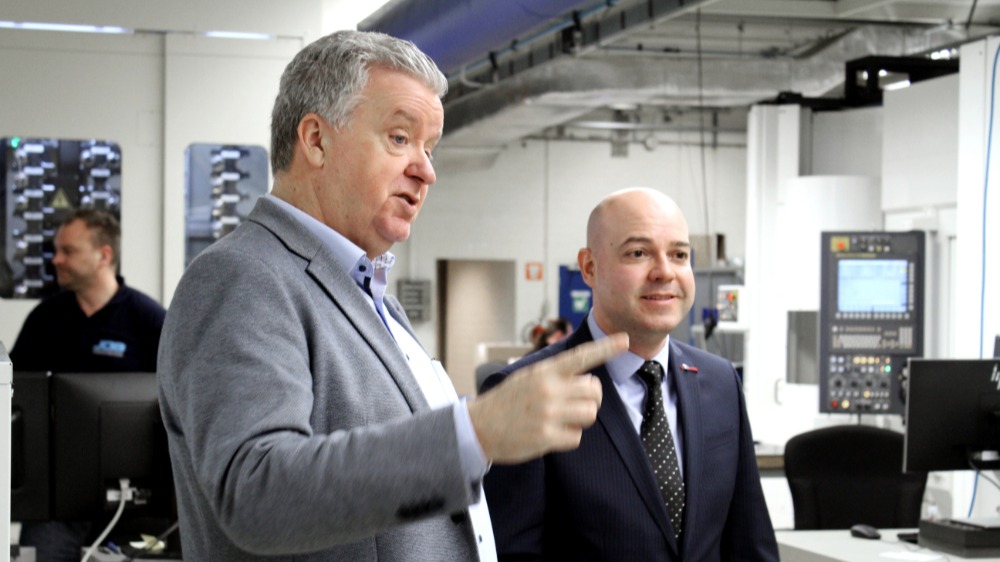 Hans Bakker, directeur bij JOB Precision bij Koen Lambrichts van Yasda-dealer De Ridder THO