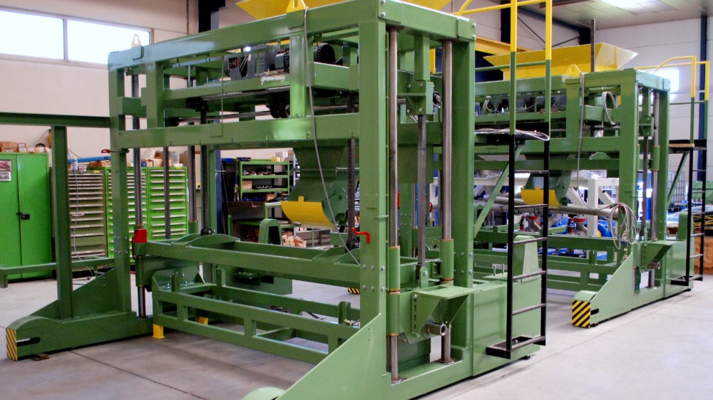 Graux houdt zich voornamelijk bezig met de productie van speciale machines,  in de meeste gevallen zijn die zelfs uniek