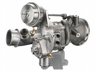 De turbo van een 1 liter EcoBoost benzinemotor, voor in een Ford Focus, zorgt ervoordat de motor (74 kW en 100 pk) presteert als een 1,6 liter viercilinder